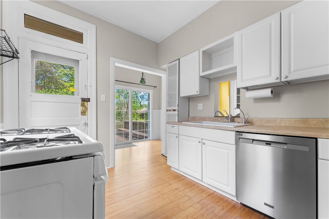 184 W Hutchinson Ave