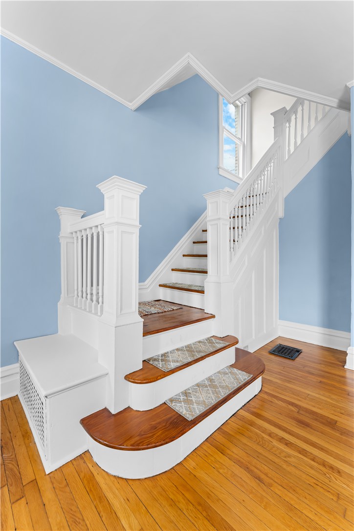 184 W Hutchinson Ave
