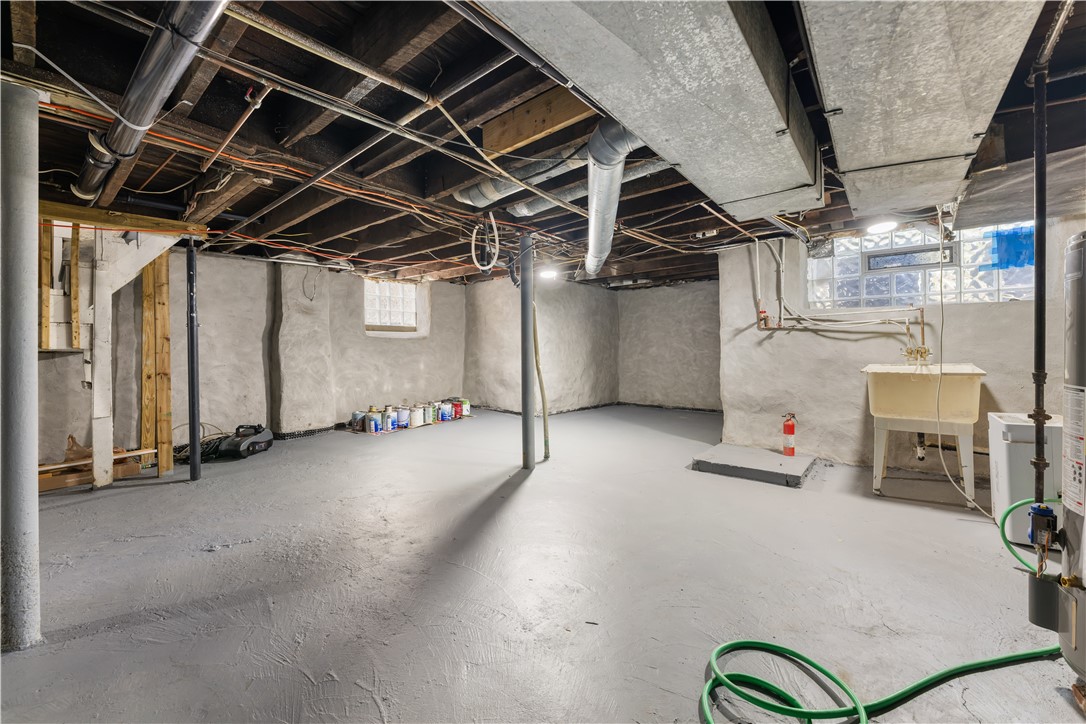 184 W Hutchinson Ave