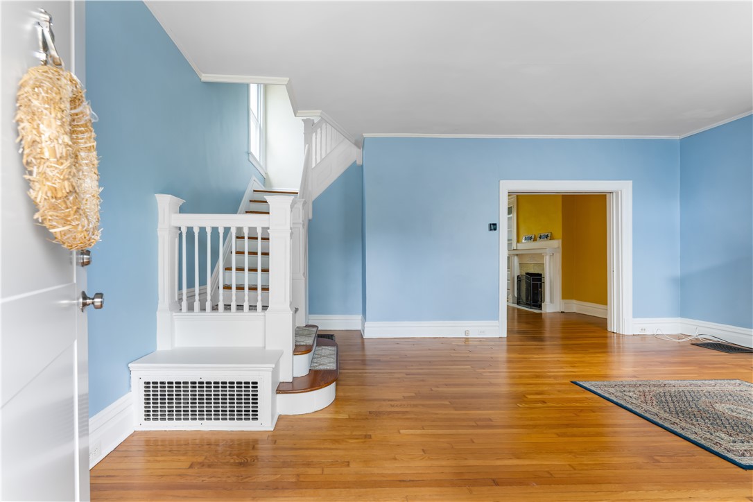 184 W Hutchinson Ave