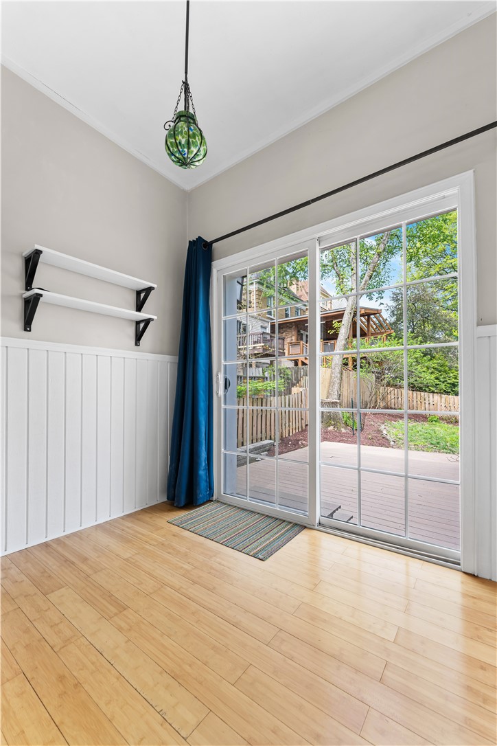184 W Hutchinson Ave