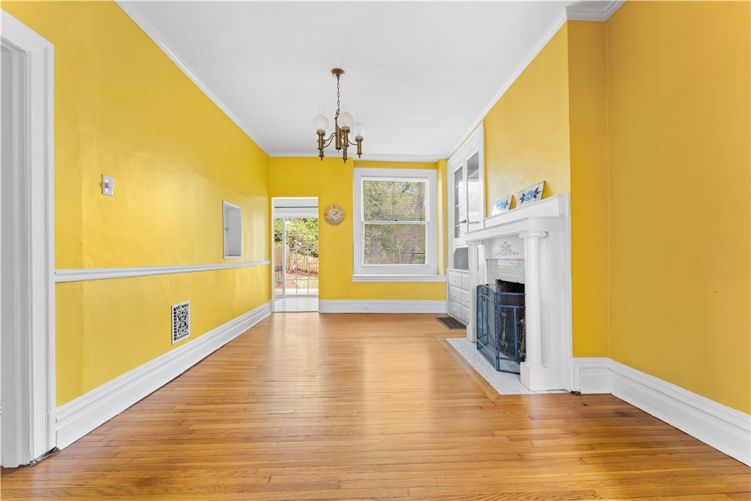 184 W Hutchinson Ave