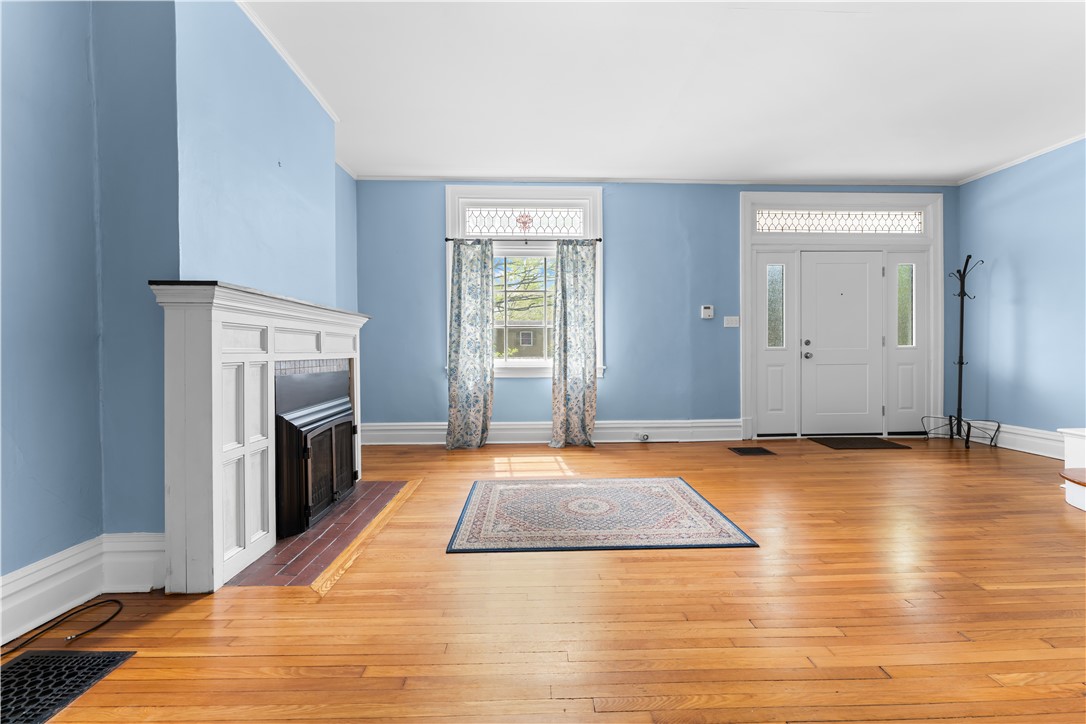 184 W Hutchinson Ave