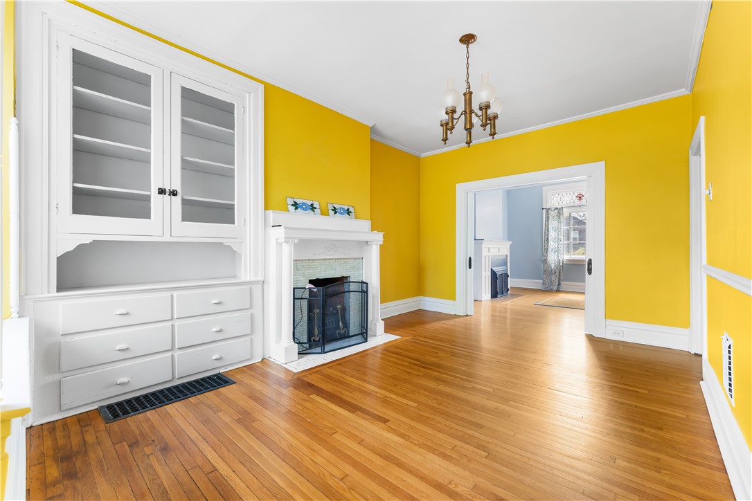 184 W Hutchinson Ave