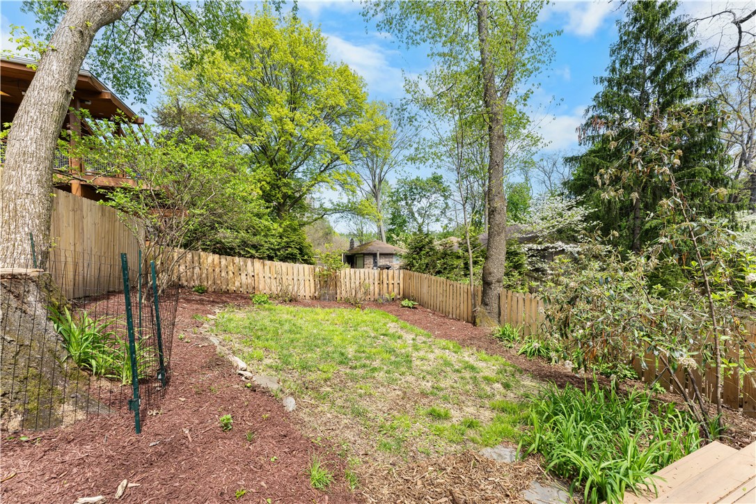 184 W Hutchinson Ave