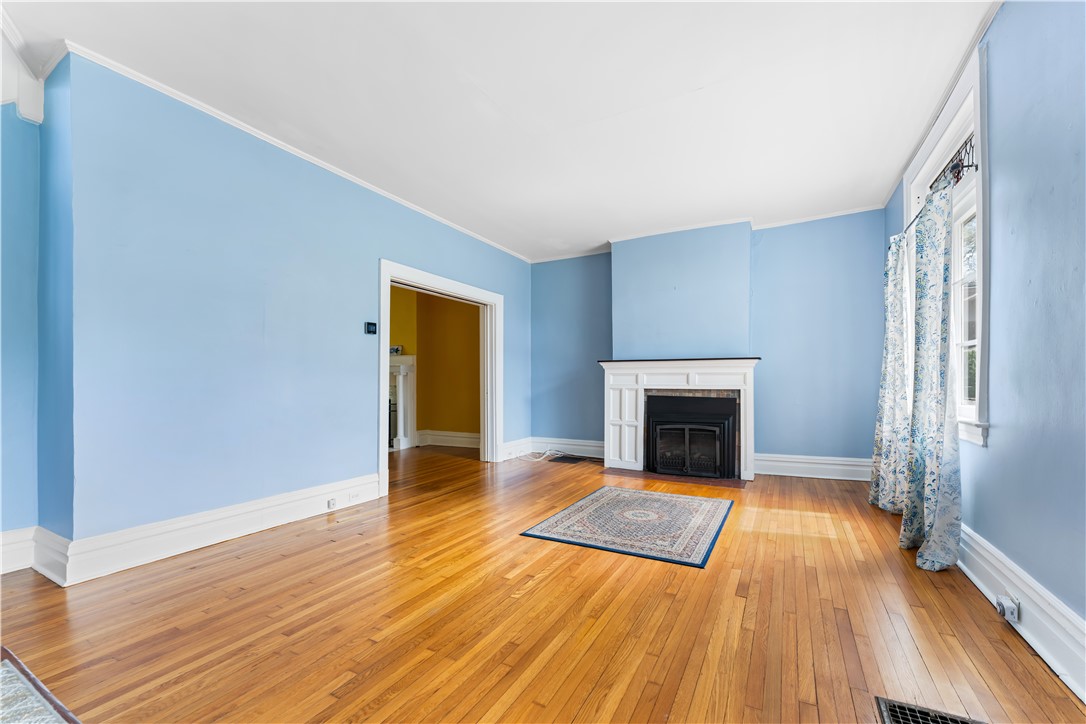 184 W Hutchinson Ave
