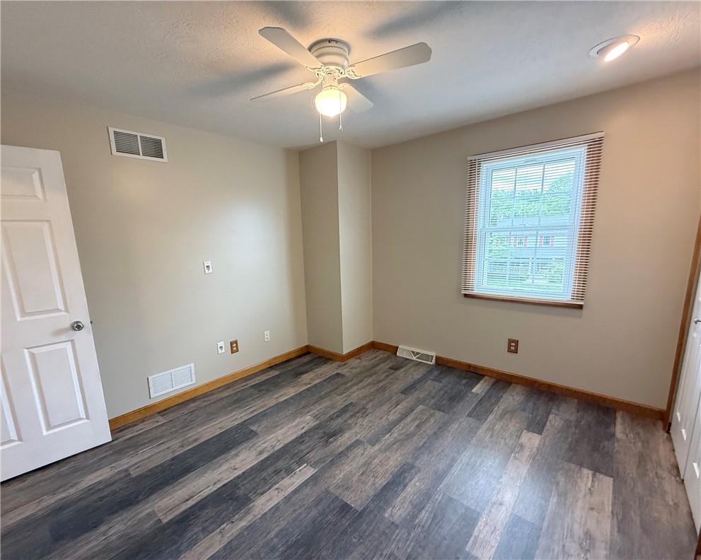 211 Warren Rd