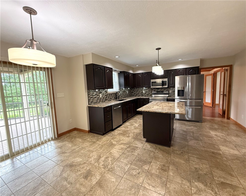 211 Warren Rd