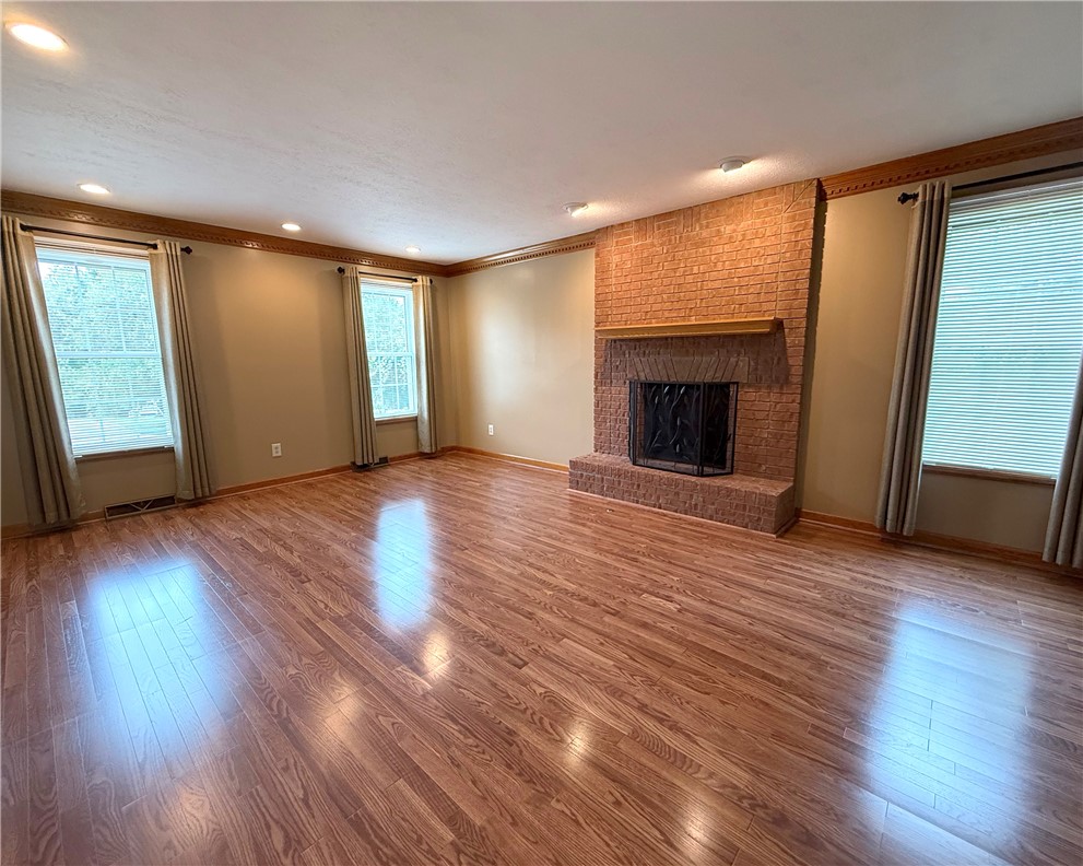211 Warren Rd