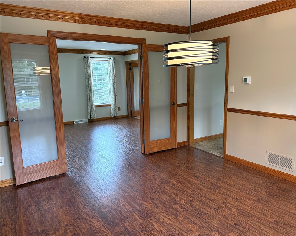 211 Warren Rd