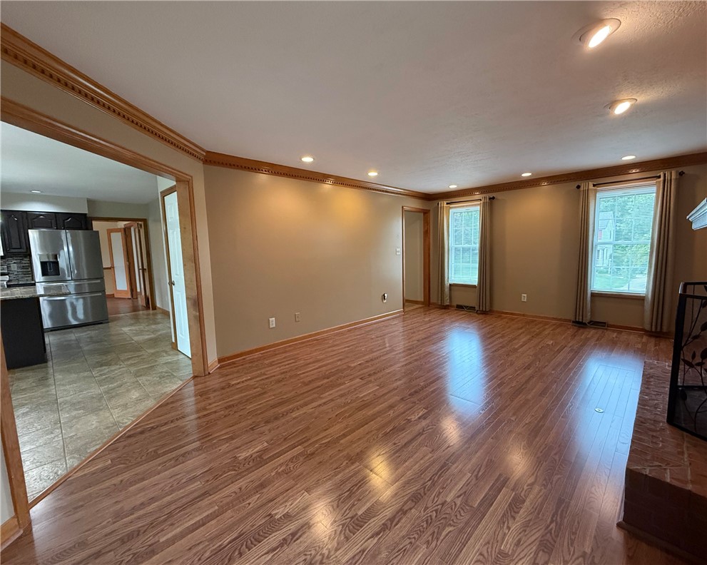 211 Warren Rd