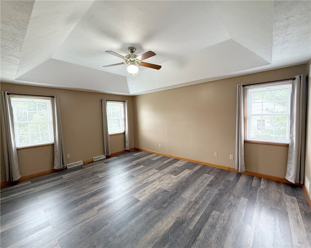211 Warren Rd