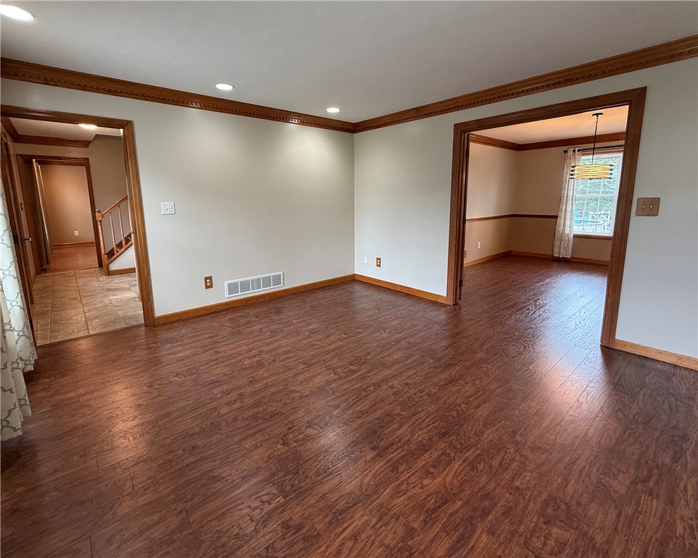 211 Warren Rd