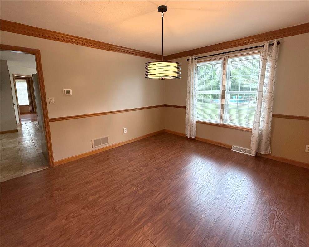 211 Warren Rd