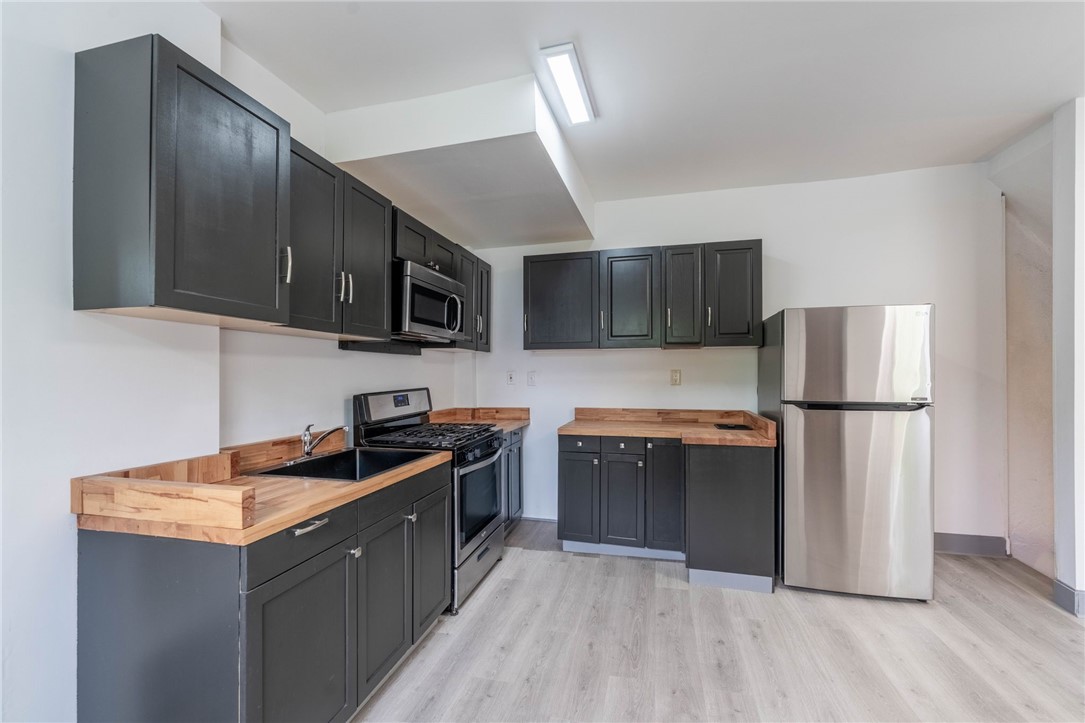 845 Wall St