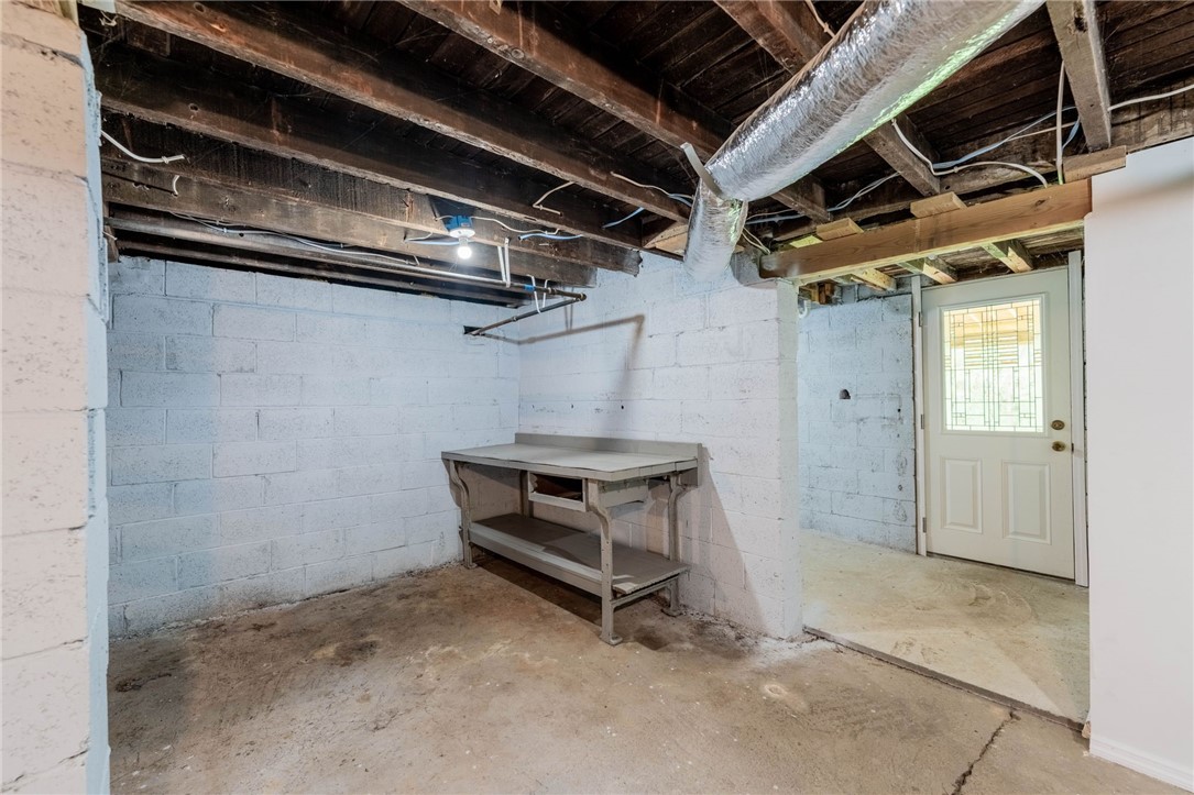 845 Wall St