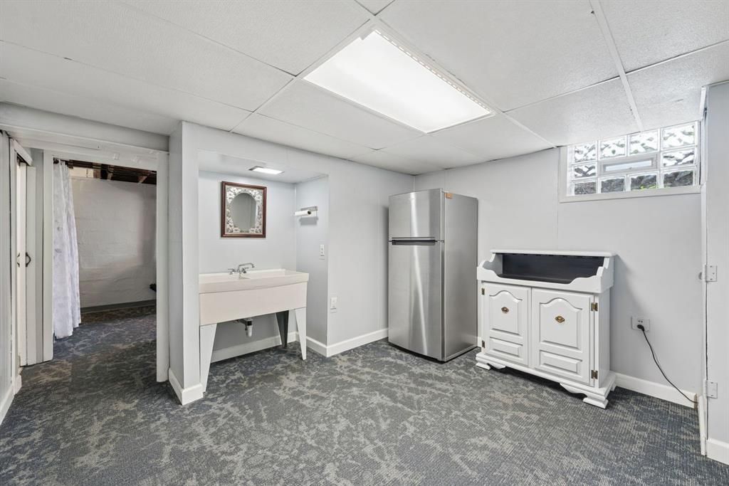 223 E Patty LANE