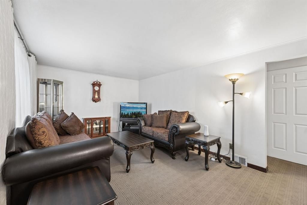 223 E Patty LANE