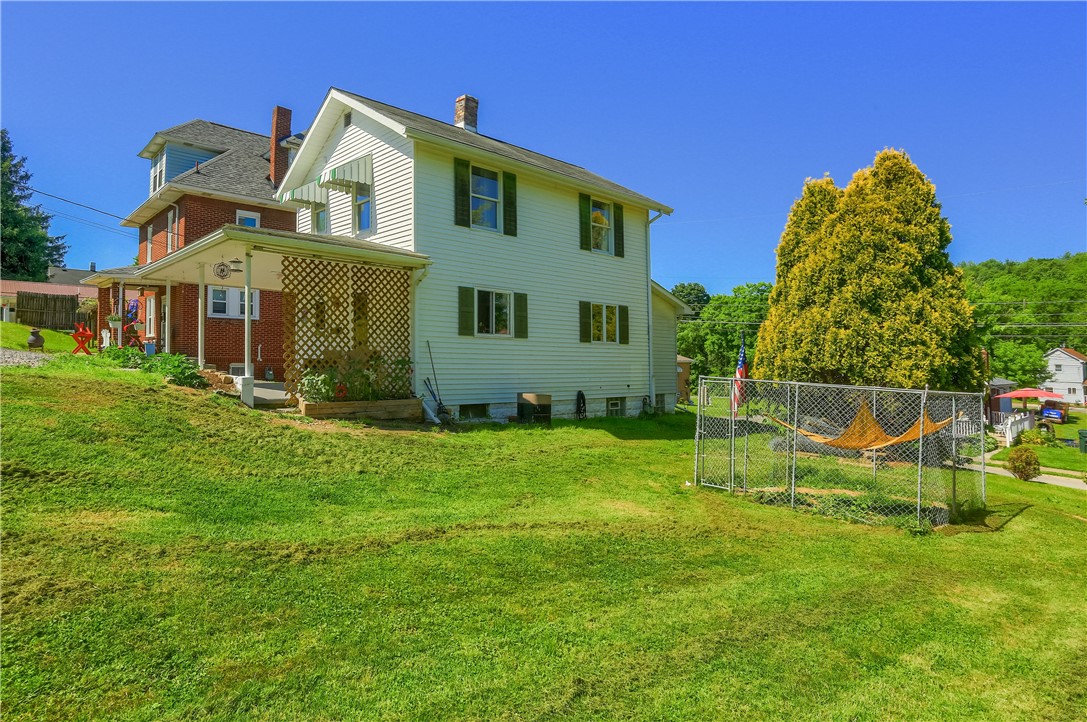 1133 Rosannah St