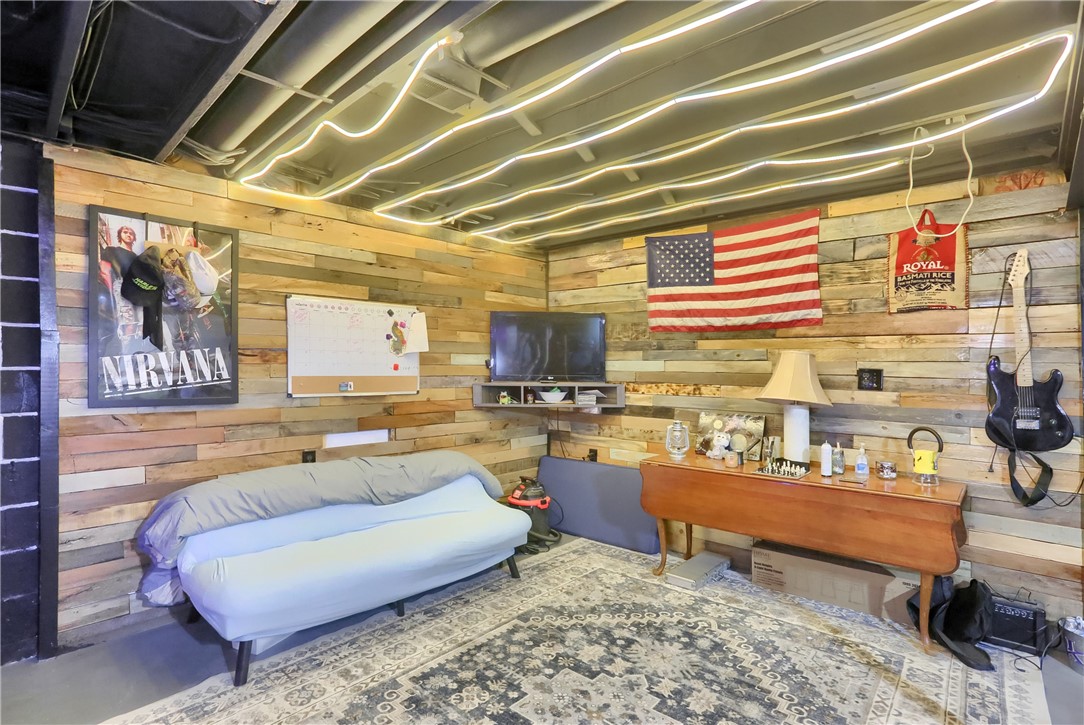 280 Laurel Ave