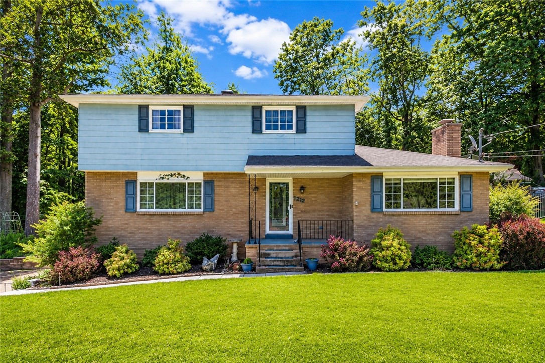 1212 Mountain View Dr