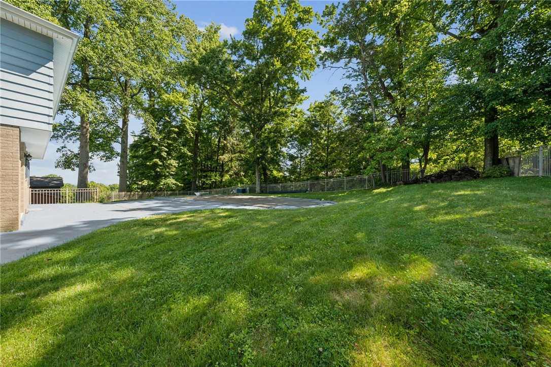 1212 Mountain View Dr