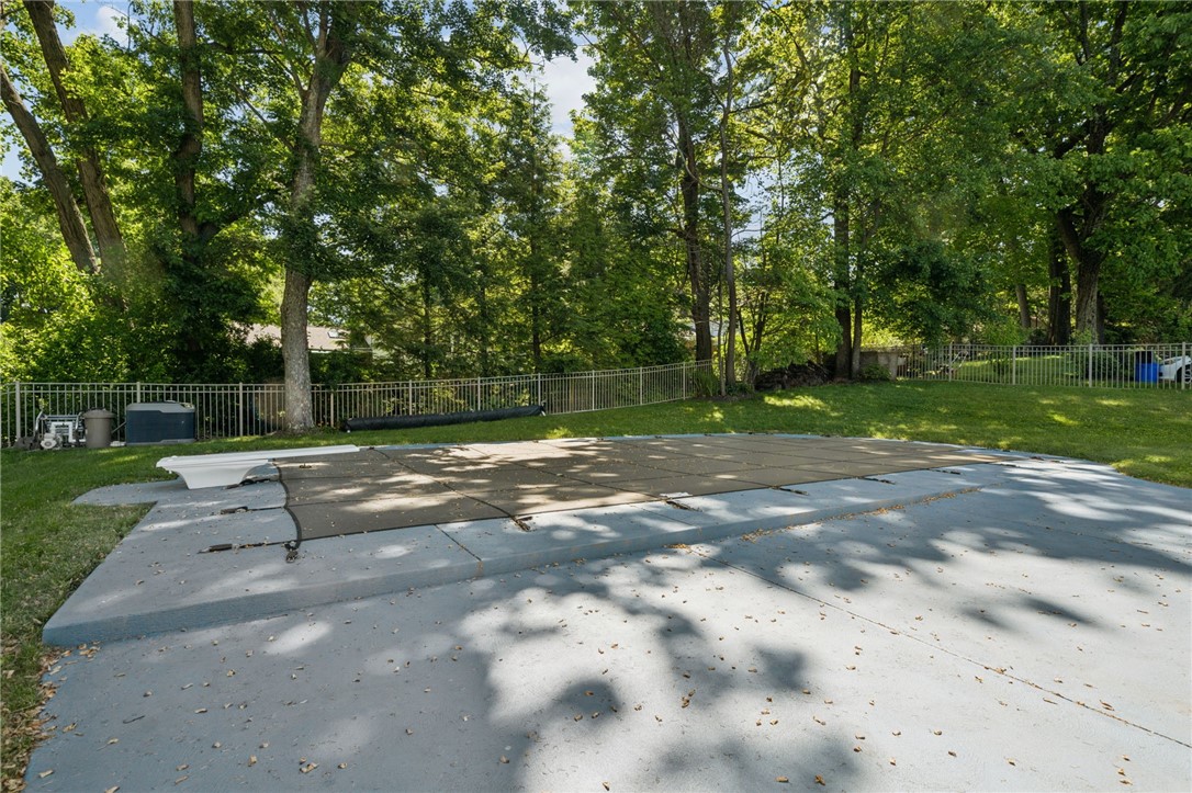 1212 Mountain View Dr