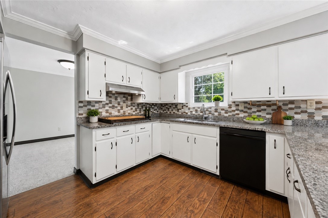 1212 Mountain View Dr