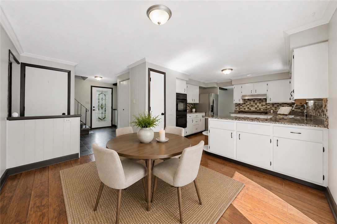 1212 Mountain View Dr