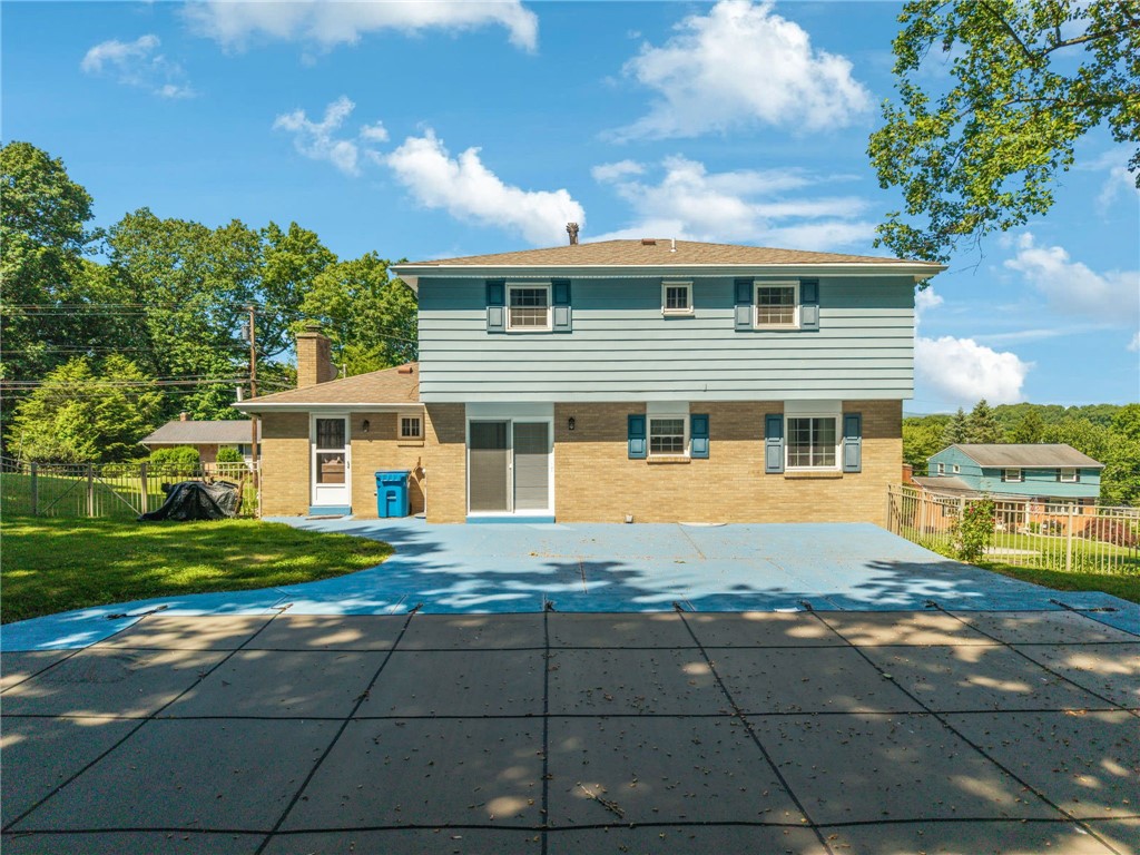 1212 Mountain View Dr