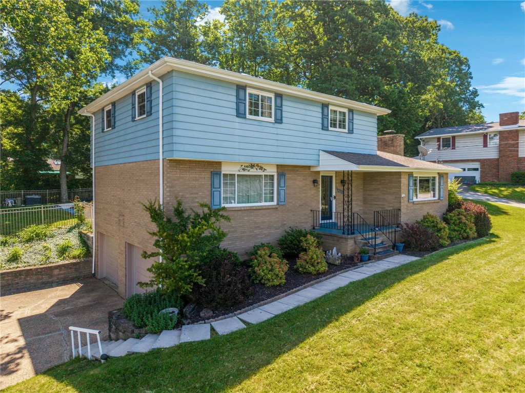 1212 Mountain View Dr
