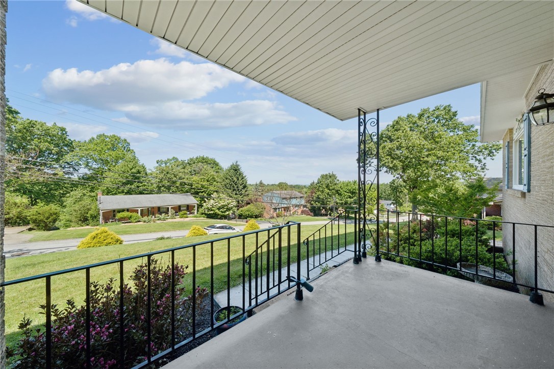 1212 Mountain View Dr