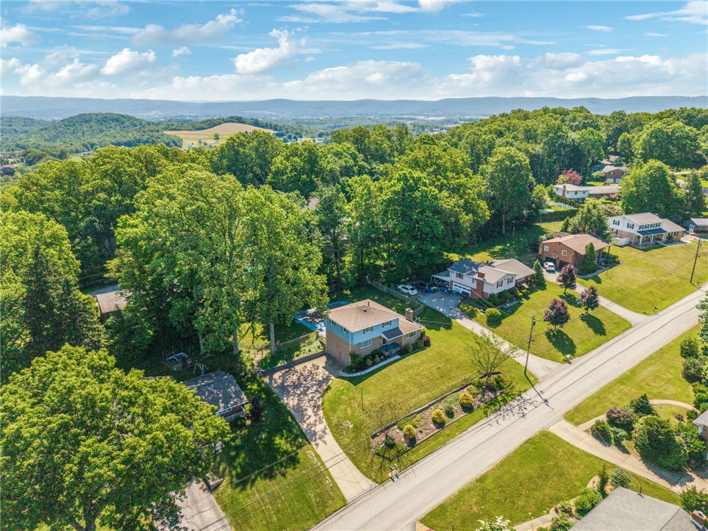 1212 Mountain View Dr