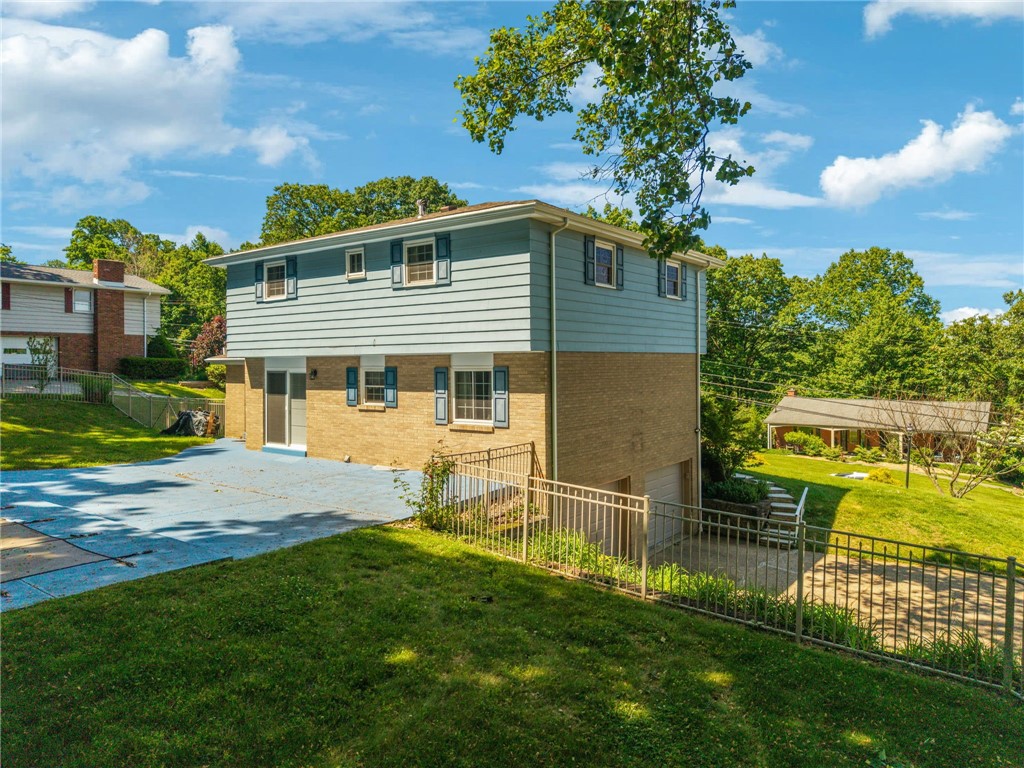 1212 Mountain View Dr
