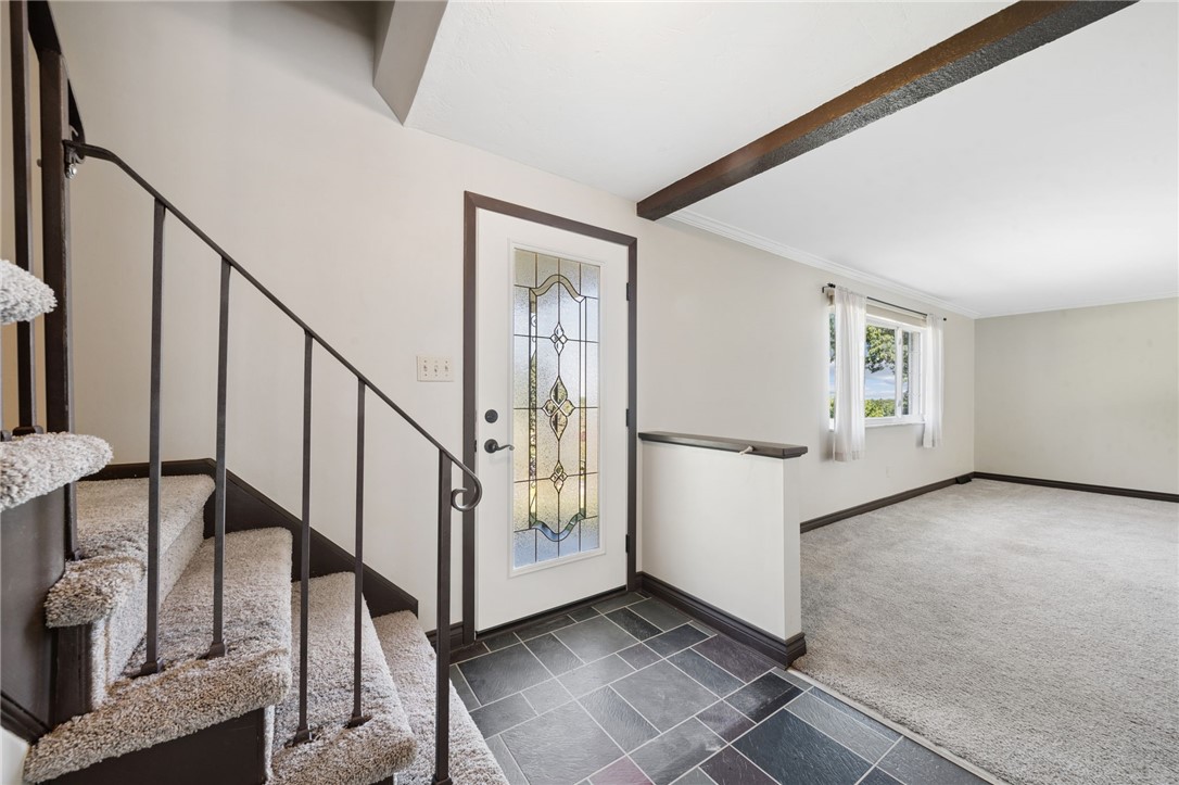 1212 Mountain View Dr