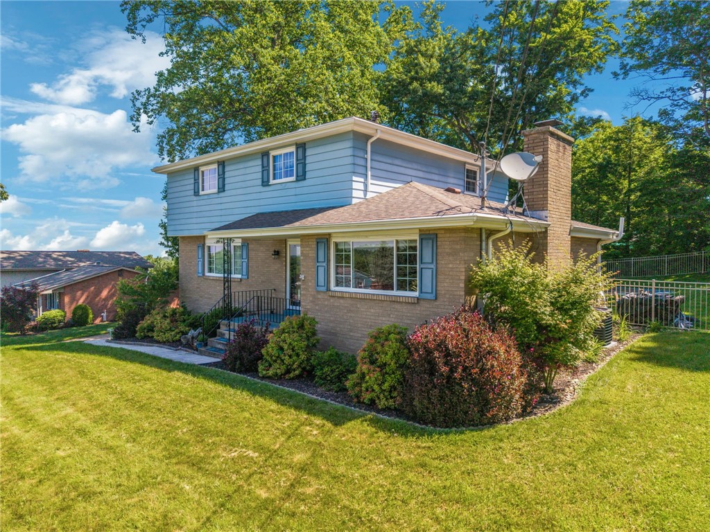 1212 Mountain View Dr