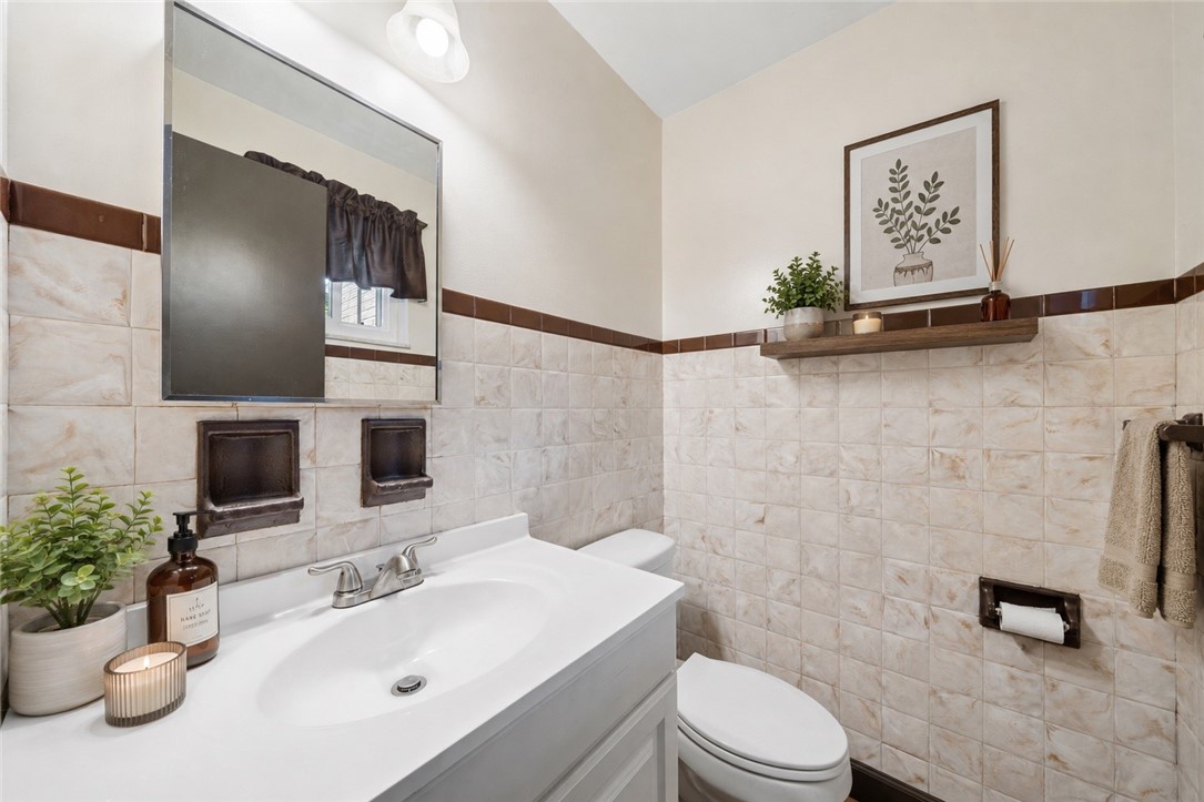 1212 Mountain View Dr