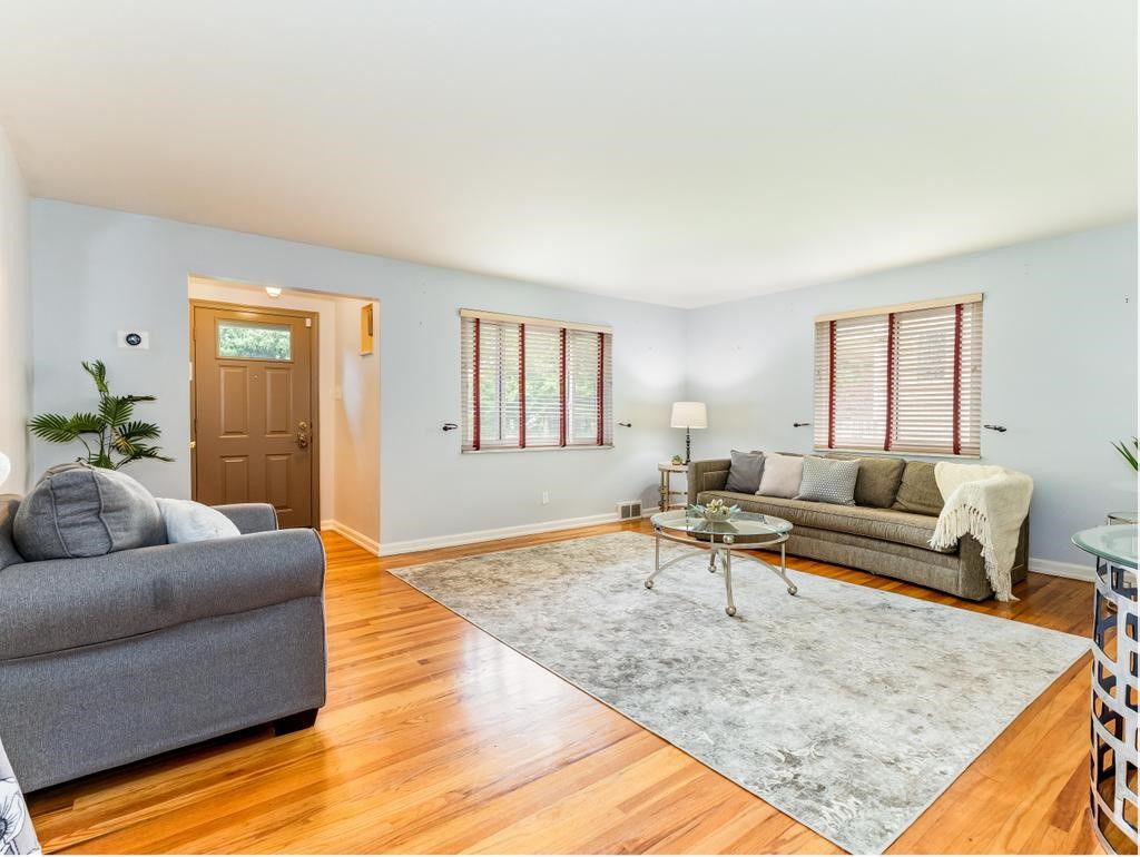 7034 Penn Ave