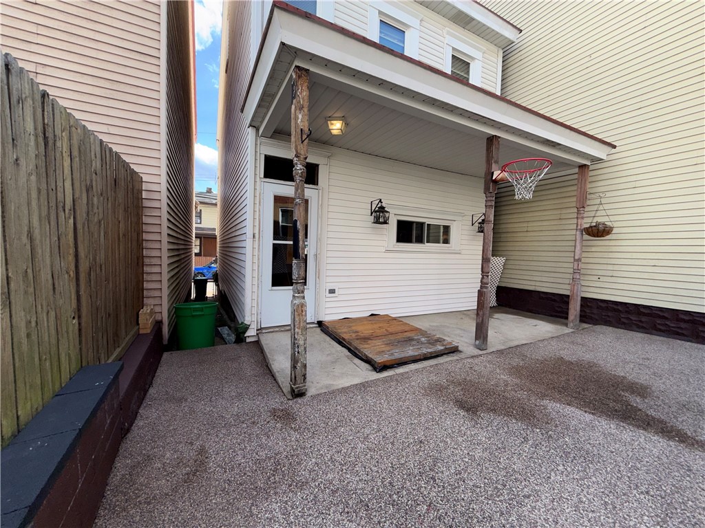 112 Clay St