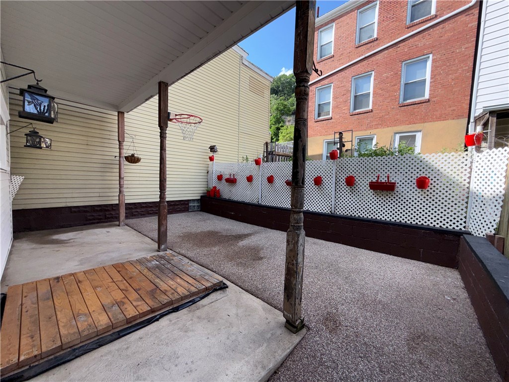 112 Clay St