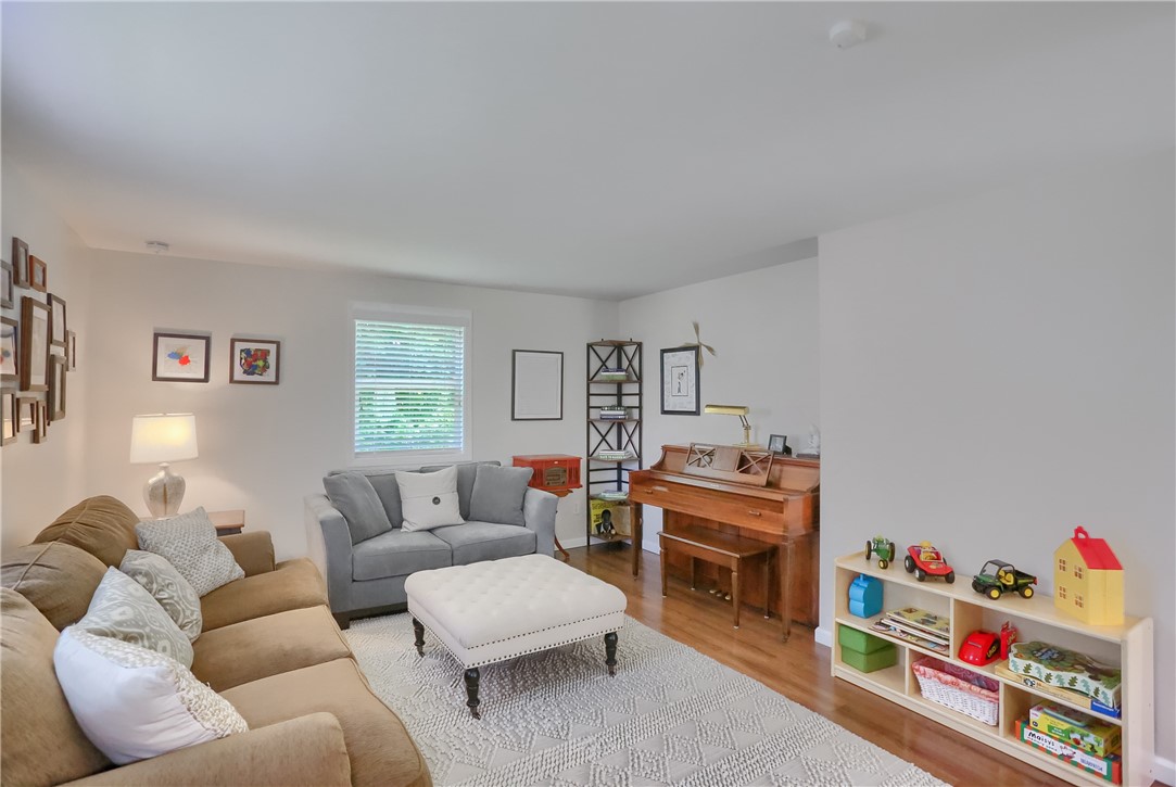 141 E Wedgewood Dr