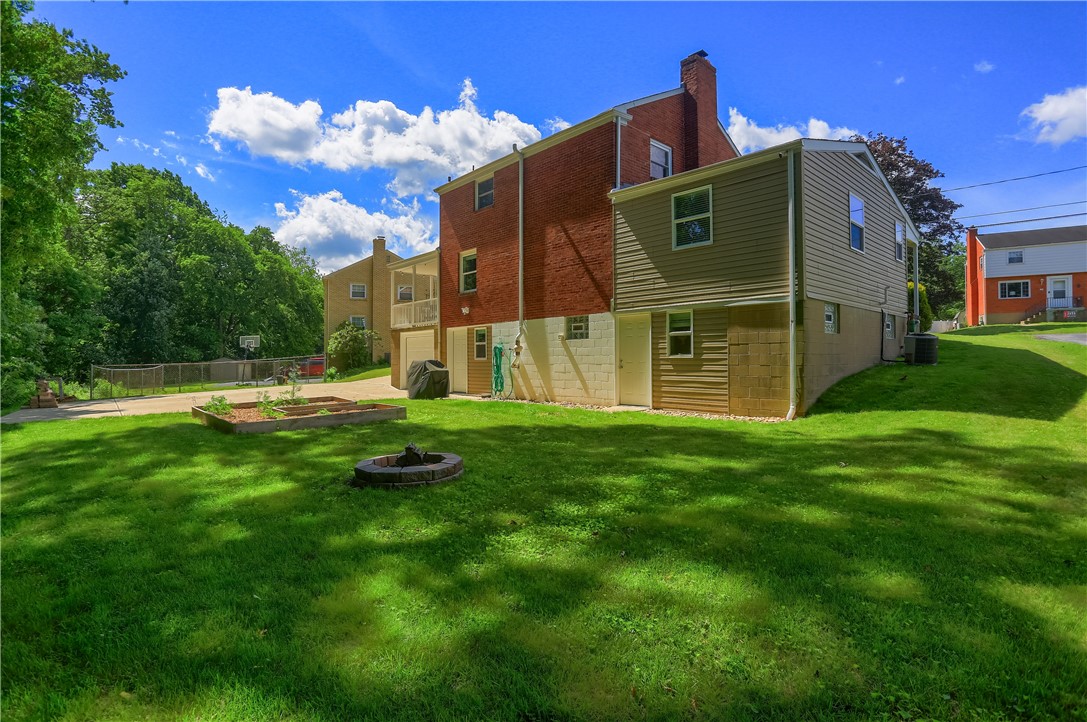 141 E Wedgewood Dr