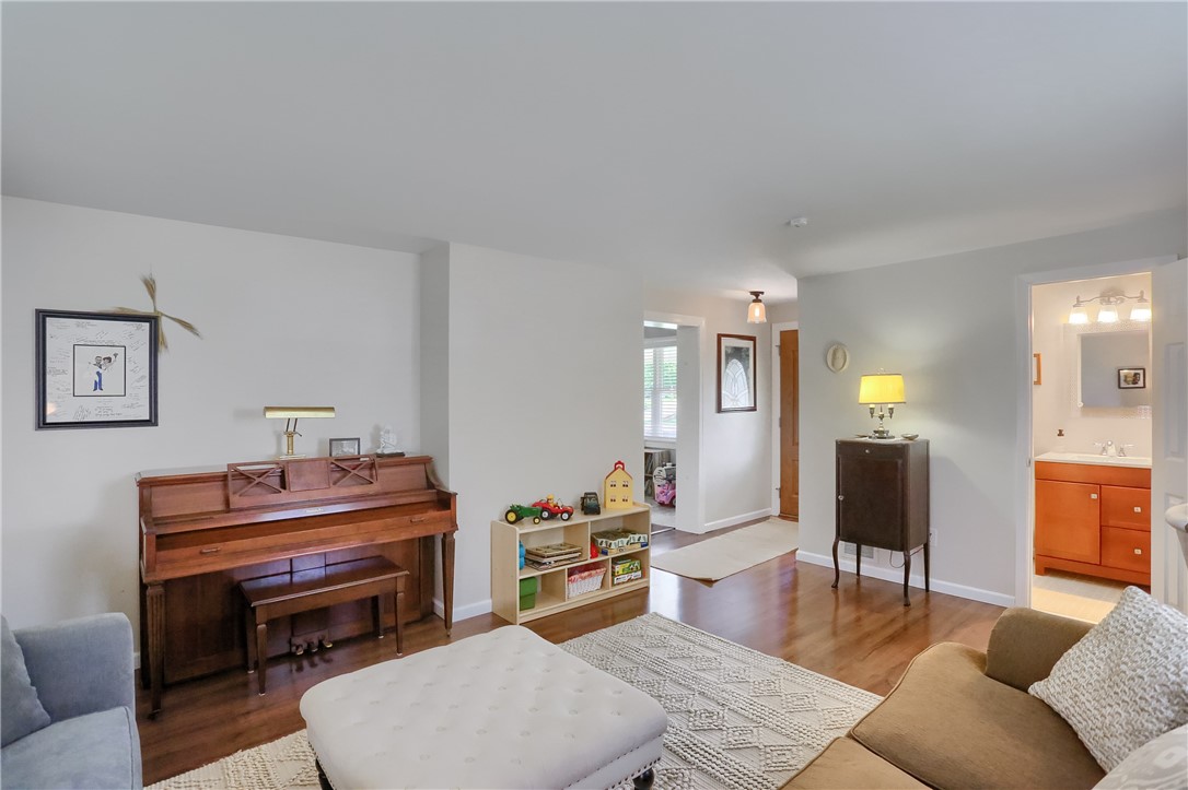 141 E Wedgewood Dr
