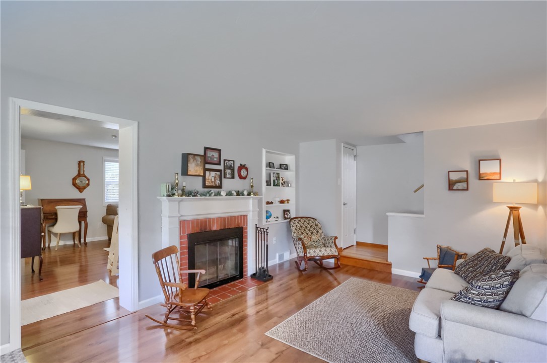 141 E Wedgewood Dr