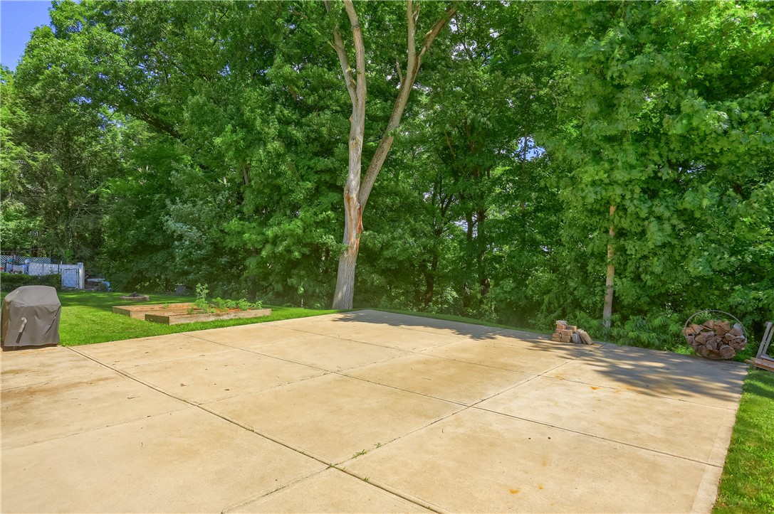 141 E Wedgewood Dr