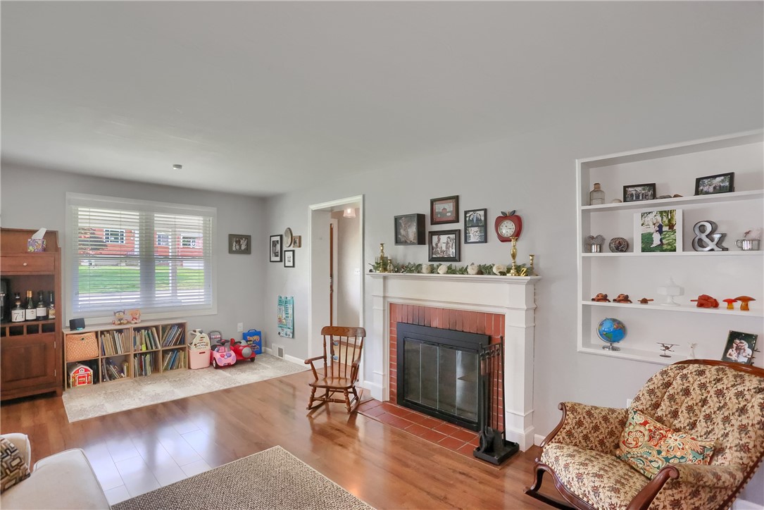 141 E Wedgewood Dr