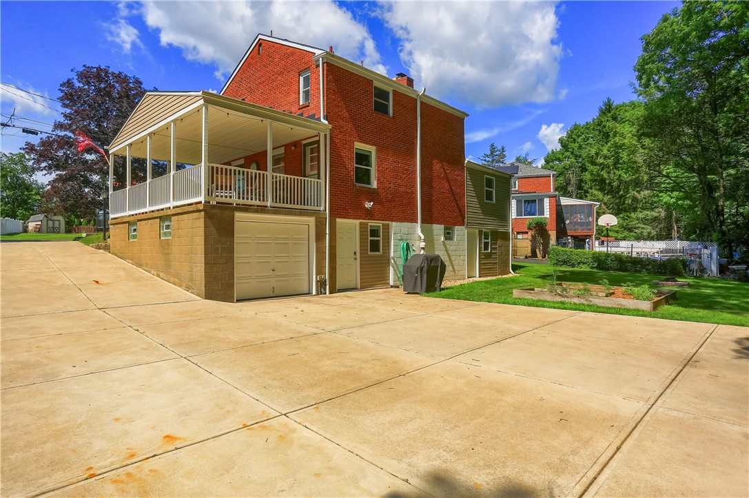 141 E Wedgewood Dr