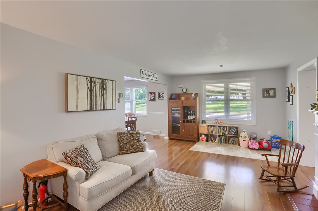 141 E Wedgewood Dr