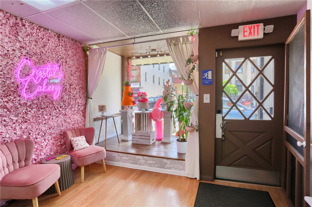 528 Lawrence Ave