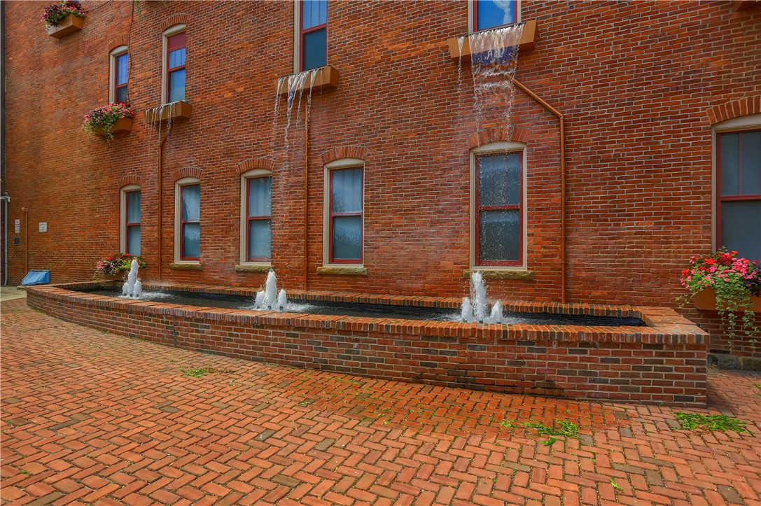 528 Lawrence Ave